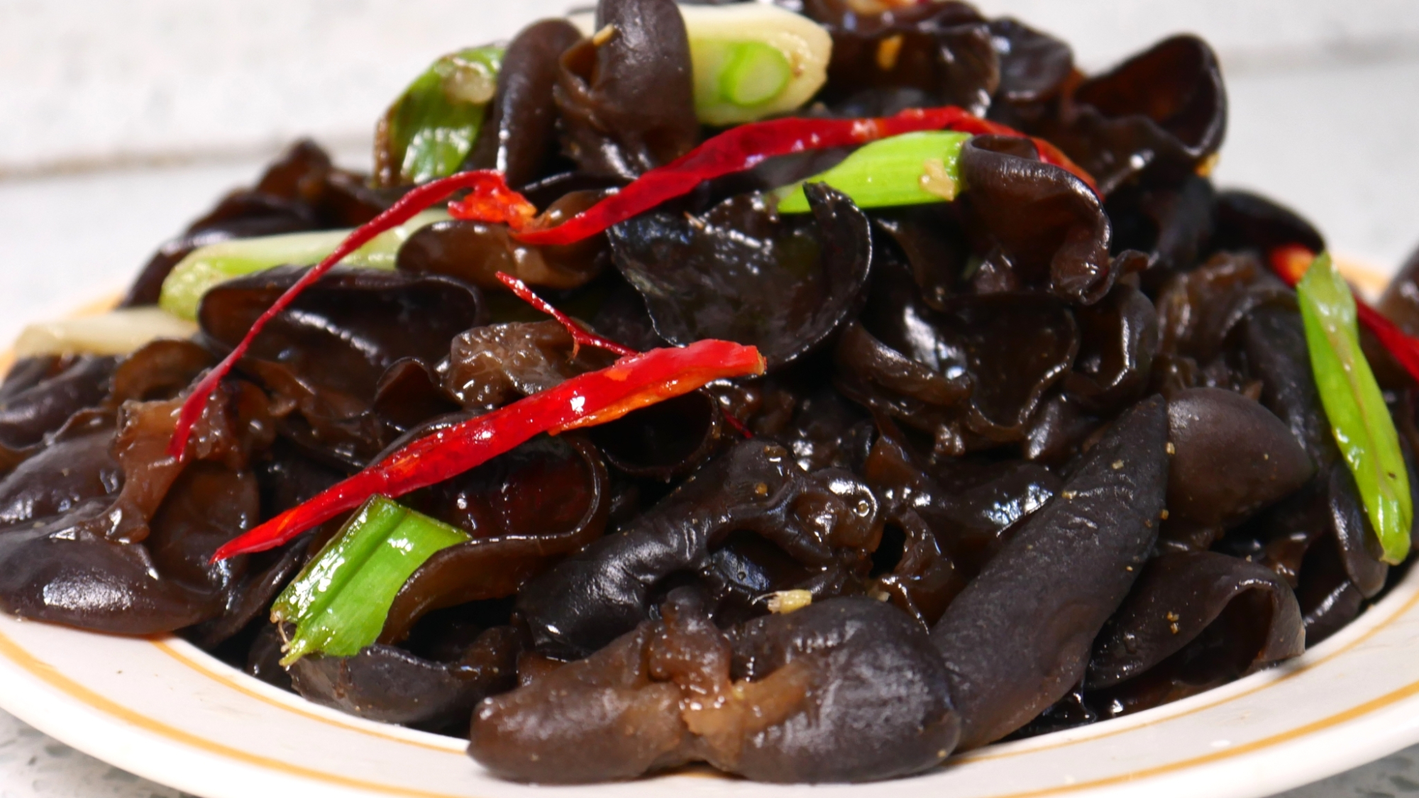 大叔教你饭店大葱炒木耳做法,掌握这个技巧,口感爽脆,比肉下饭